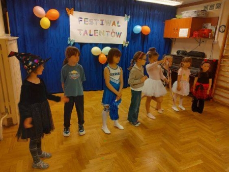 ''CZWARTY OGÓLNOPRZEDSZKOLNY FESTIWAL MAM TALENT I SIĘ TYM CHWALĘ'' 