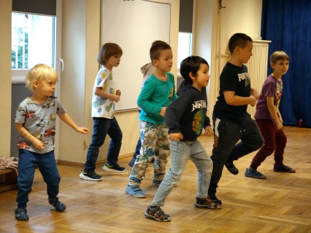 Przygotowania Dzieci do występu na Pikniku.